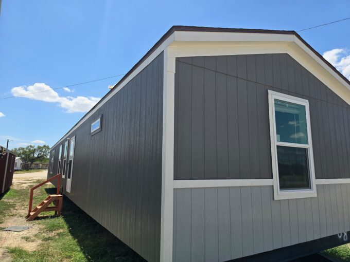 16 x 72 3 Bedroom, 2 Bath Oak Creek Manufactured Home