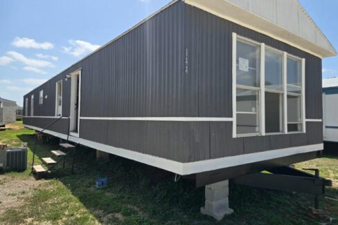 1996 Fleetwood 2 Bedroom, 2 Bathroom 16×66 Manufactured Home exterior