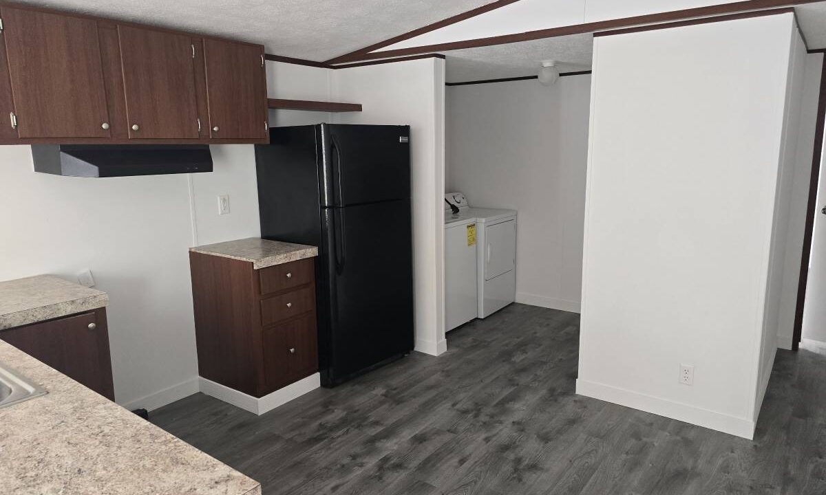 Owner finance mobile homes - $57,900 (Texas) kitchen